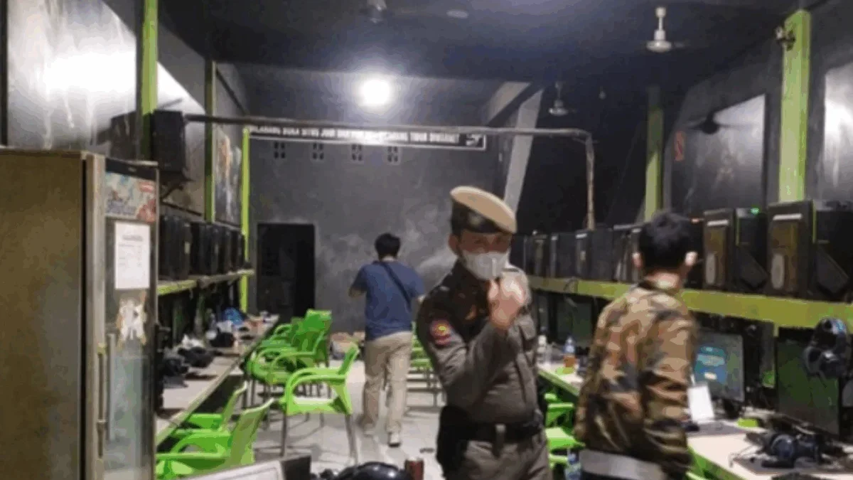 Razia Jam Malam Pelajar di Bandung Sasar Tempat Nongkrong hingga Area Bermain Gim