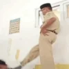 Viral Guru SMP Tendang Kepala Siswa Gegara Bersiul Saat Ujian