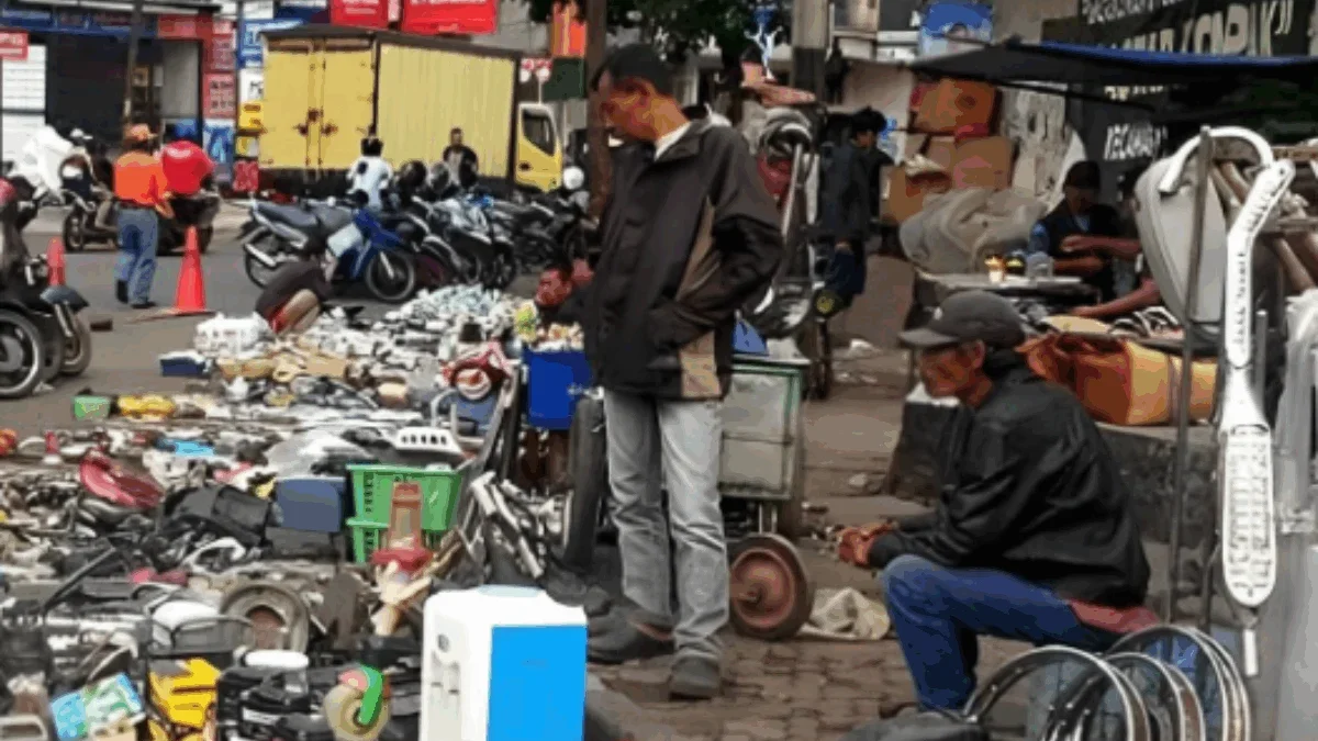 4 Pasar Loak Ikonik di Bandung