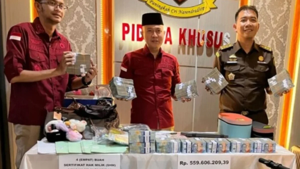 Konferensi Pers Kejati Lampung yang mengungkap kasus Korupsi pengelolaan dana nasabah BRI Pringsewu Lampung.