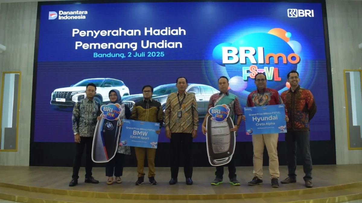Serah Terima Hadiah Utama BRImo FSTVL 2024 di BRI Regional Office Bandung PENYERAHAN Hadiah Utama BRImo FSTVL 2024 di BRI Regional Office Bandung.