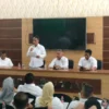 Dok. Perwakilan Kadin Kabupaten/kota, saat sampaikan maklumat untuk Ketua Caretaker Kadin Jabar di Kantor Kadin Jabar, Kota Bandung. Senin (7/7). Foto. Sandi Nugraha.