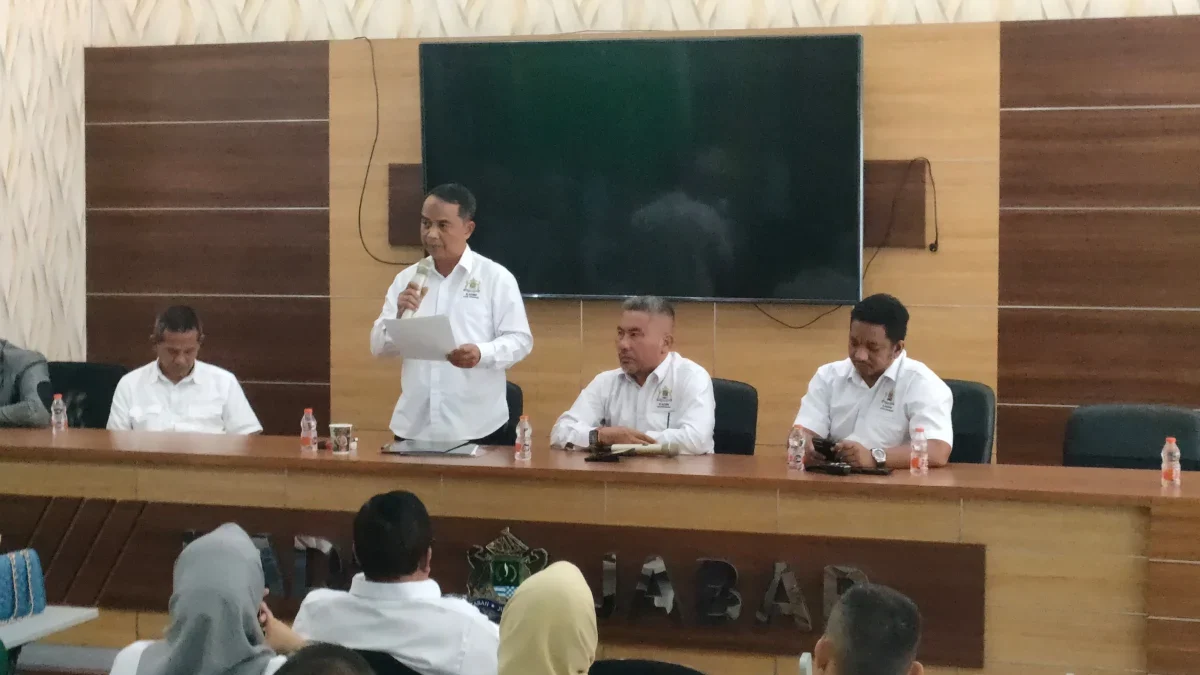 Dok. Perwakilan Kadin Kabupaten/kota, saat sampaikan maklumat untuk Ketua Caretaker Kadin Jabar di Kantor Kadin Jabar, Kota Bandung. Senin (7/7). Foto. Sandi Nugraha.