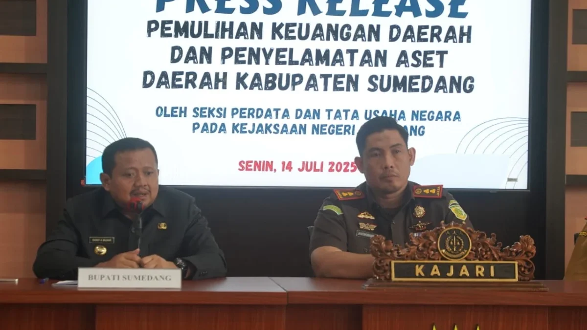 Bupati Dony Apresiasi Kejari Sumedang atas Pemulihan Dana Keuangan Daerah Bupati Dony Apresiasi Kejari Sumedang atas Pemulihan Dana Keuangan Daerah