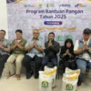 Penyaluran Perdana Bantuan Pangan oleh Perum BULOG Kancab Bandung Didampingi Wali Kota Bandung