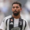 'Dear MU dkk, Tolong Bawa Pergi Douglas Luiz dari Juventus'