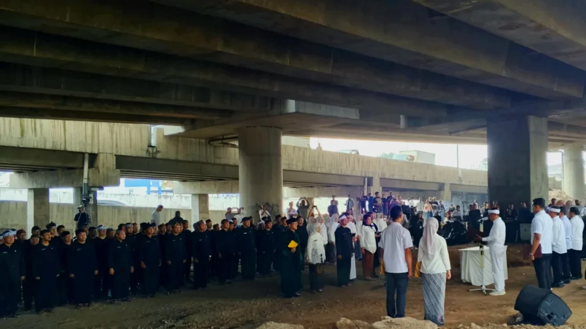 Layaknya Raja di Hadapan Pasukan, Dedi Mulyadi Lantik Sekaligus Beri Tugas ASN Pemprov Jabar di Kolong Tol Cisumdawu