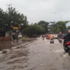 Jalan Soekarno Hatta Arah Cibiru Banjir, Sejumlah Kendaraan Roda Dua Mogok