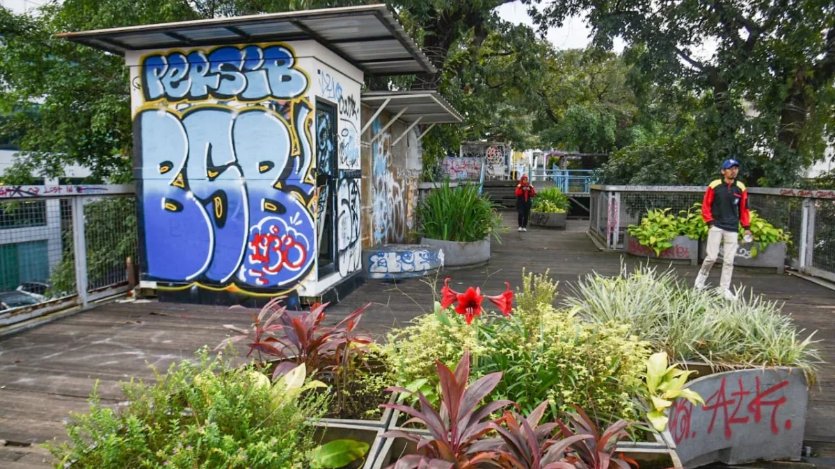 Jerit Cemas Pedagang di Teras Cihampelas Jerit Cemas Pedagang di Teras Cihampelas