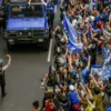 Dok. Pengamanan suporter Persib Bandung usai pertandingan dan juara liga 1. Foto. Dimas Jabar Ekspres.