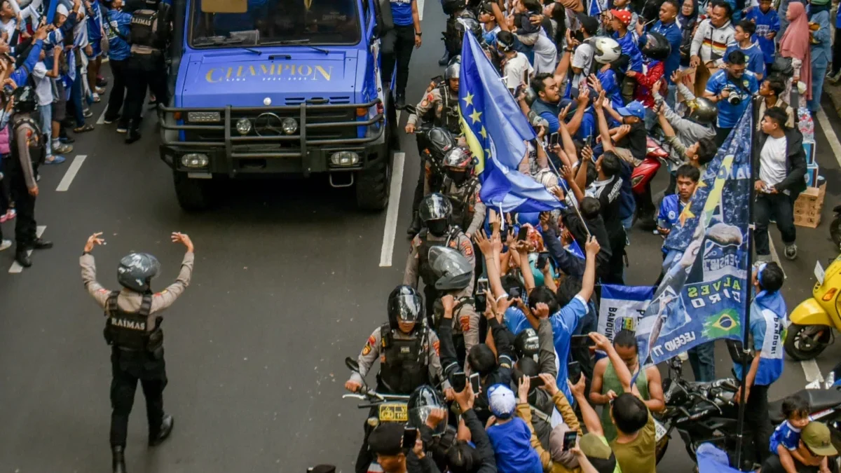 Jelang Piala Presiden 2025, Ribuan Personel hingga Pengaman Ketat akan Disiapkan Polda Jabar Dok. Pengamanan suporter Persib Bandung usai pertandingan dan juara liga 1. Foto. Dimas Jabar Ekspres.
