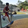 Warga berolahraga di Taman Supratman, Kota Bandung, Kamis (10/7). Foto: Dimas Rachmatsyah / Jabar Ekspres