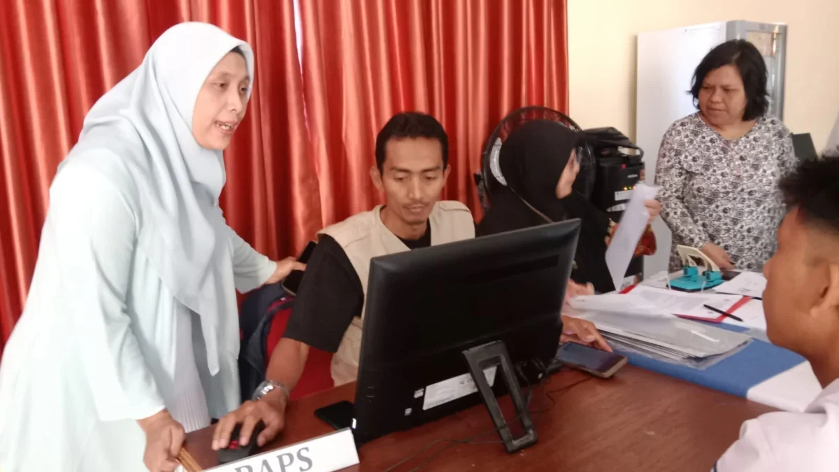 Daftar Ulang Membludak, SMKN 3 Cimahi Diserbu Orang Tua dan Calon Siswa