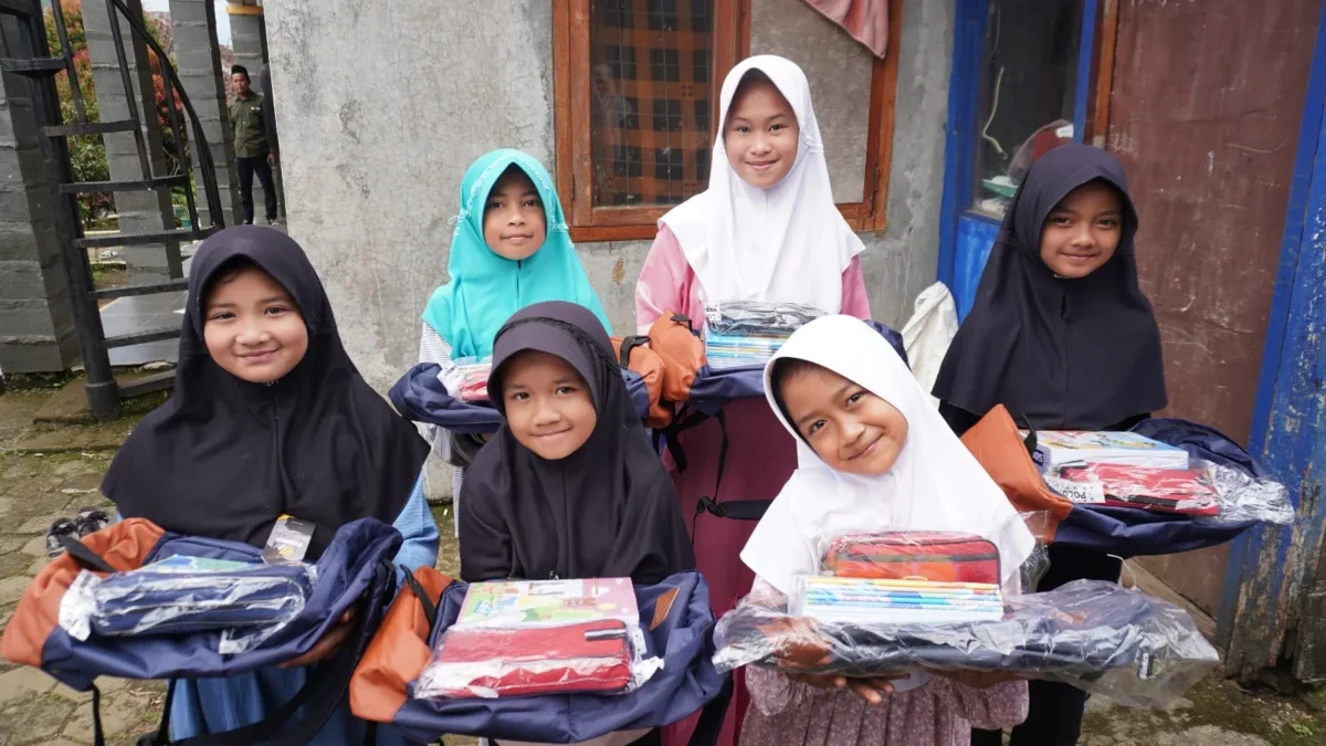 BAZNAS Jabar Berbagi Kebahagiaan Lebaran Yatim di Pangalengan BAZNAS Jabar Berbagi Kebahagiaan Lebaran Yatim di Pangalengan
