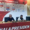 Pelatih Dewa United, Jan Olde Riekerink saat konferensi pers usai laga. Foto Agi