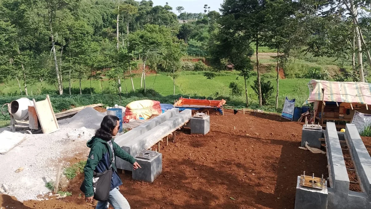 Polemik Menara BTS di Desa Mekarbakti Sumedang, Jarak Radius Aman Disorot Sebab Dinilai Pengaruhi Kesehatan Tubuh