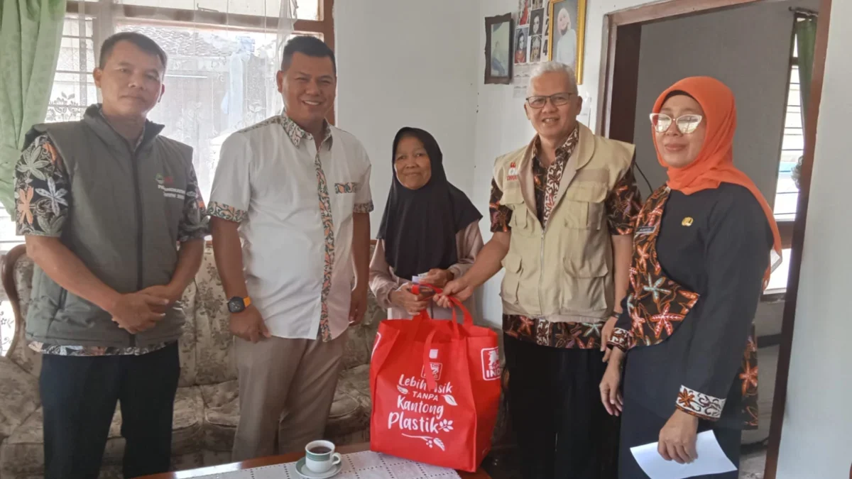 Program Gubernur Diadaptasi Serius di Daerah, Kadinsos Cimahi Turun Langsung Temui 'Indung'