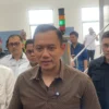 Jabar Ekspres- Menteri Koordinator Bidang Infrastruktur dan Pembangunan Kewilayahan, Agus Harimurti Yudhoyono (AHY), meninjau langsung Depo Stasiun Kereta Cepat Indonesia China (KCIC) di Tegalluar, Kabupaten Bandung, Jumat (11/7/2025). Foto Agi