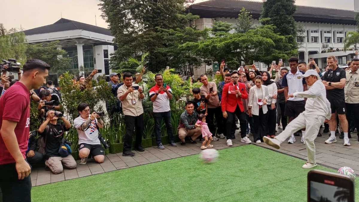 Bukan Sekadar Ajang Sepak Bola, Piala Presiden Ikut Putar Roda Ekonomi Jabar Bukan Sekadar Ajang Sepak Bola, Piala Presiden Ikut Putar Roda Ekonomi Jabar