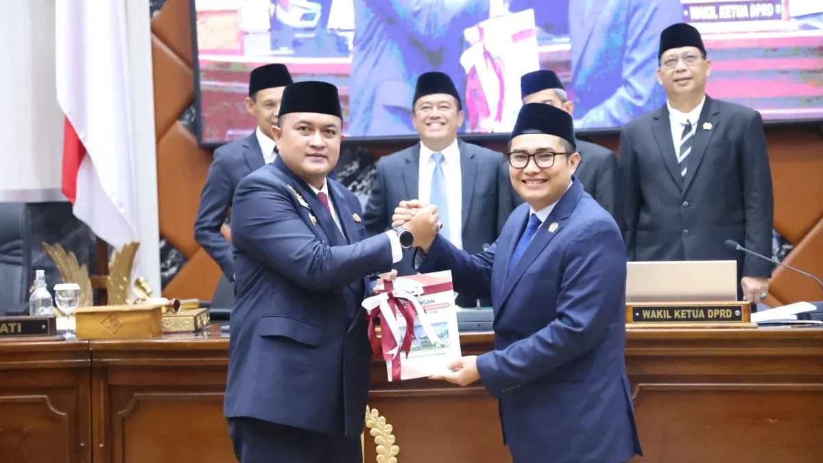 Bupati Bogor Rudy Susmanto bersama DPRD Kabupaten Bogor menggelar rapat paripurna, Jumat (11/7)