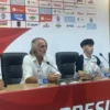 Pelatih Dewa United, Jan Olde Riekerink didampingi Taisei Marukawa saat jumpa pers usai pertandingan. Foto Agi