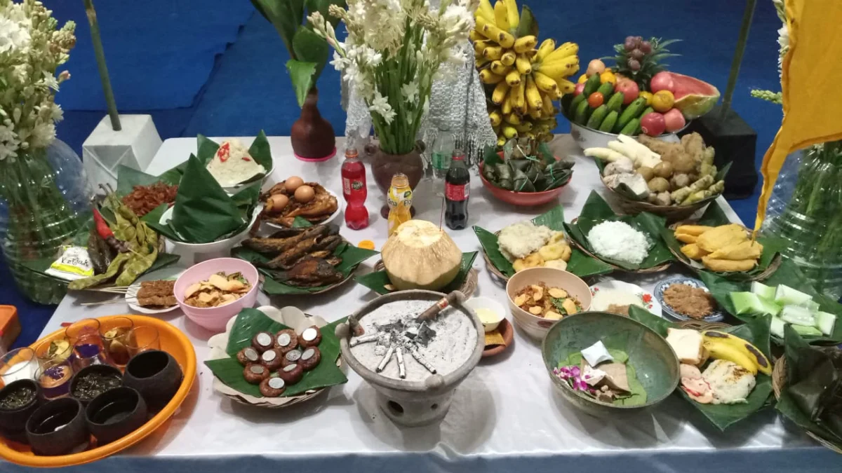 Meluruskan Miskonsepsi Sesajen Warisan Leluhur, Ini Makna Sesungguhnya Sesajen Menurut Penghayat Kepercayaan Sastra Jendra Rahayuni Ning (Sesajen): Tulisan Alam yang Sering di Salah Artikan (mong)