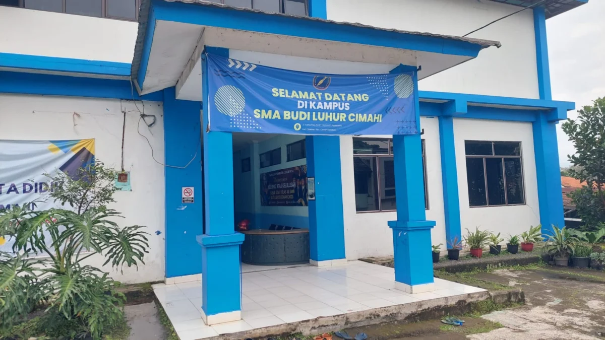 Sekelas Hanya 11 Siswa, SMA Budi Luhur Cimahi Bertahan di Tengah Lesunya Peminat Sekolah Swasta Sekelas Hanya 11 Siswa, SMA Budi Luhur Cimahi Bertahan di Tengah Lesunya Peminat Sekolah Swasta