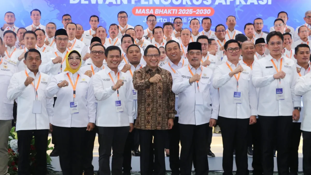 Mendagri Lantik Pengurus APKASI, Kang DS: Kami Siap Dukung Visi Indonesia Emas 2045 Mendagri Lantik Pengurus APKASI, Kang DS: Kami Siap Dukung Visi Indonesia Emas 2045