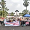 Massa dari Aliansi Pergerakan Islam Jawa Barat (API JABAR) menggelar aksi Masyarakat Menolak Penggantian Nama RSUD Al Ihsan di depan Gedung Sate, Kota Bandung, Jumat (18/7). Foto: Dimas Rachmatsyah / Jabar Ekspres
