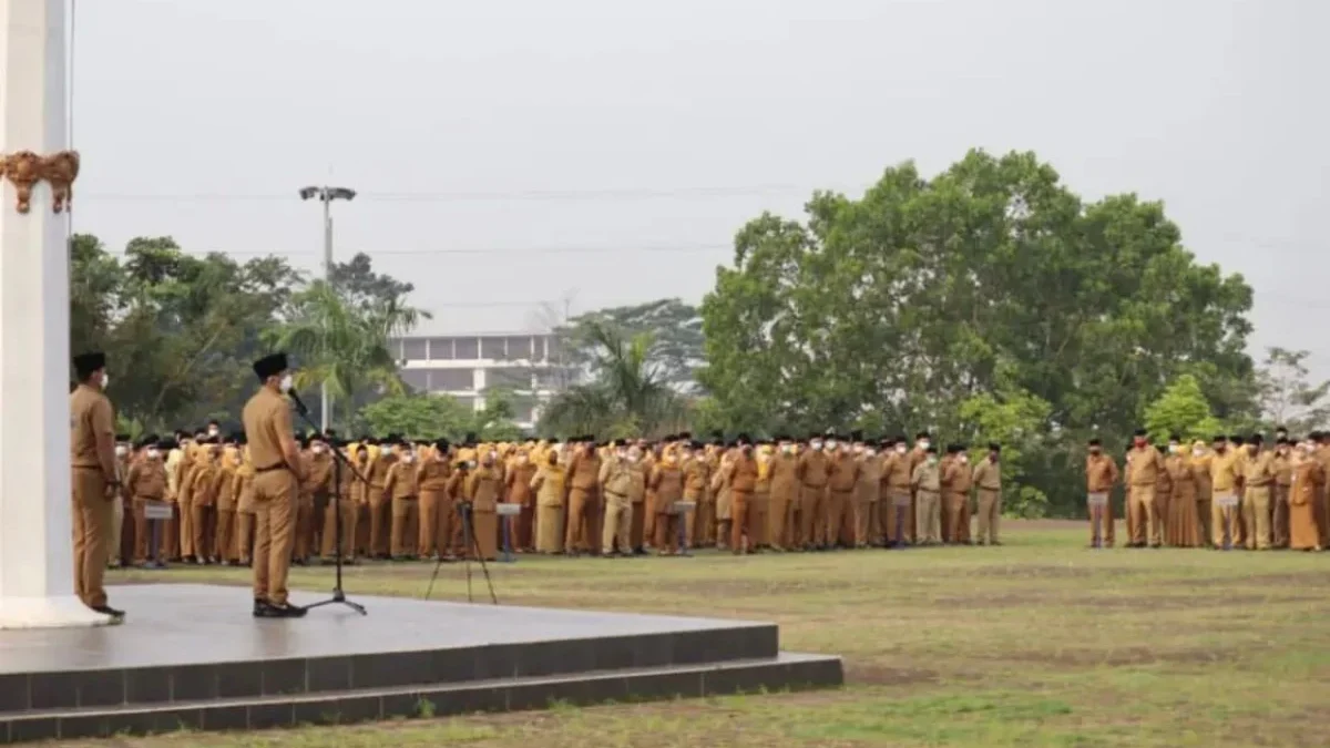 PPPK Bandung Barat Keluhkan Tunjangan Belum Cair Sejak April 2025 PPPK Bandung Barat sedang upacara