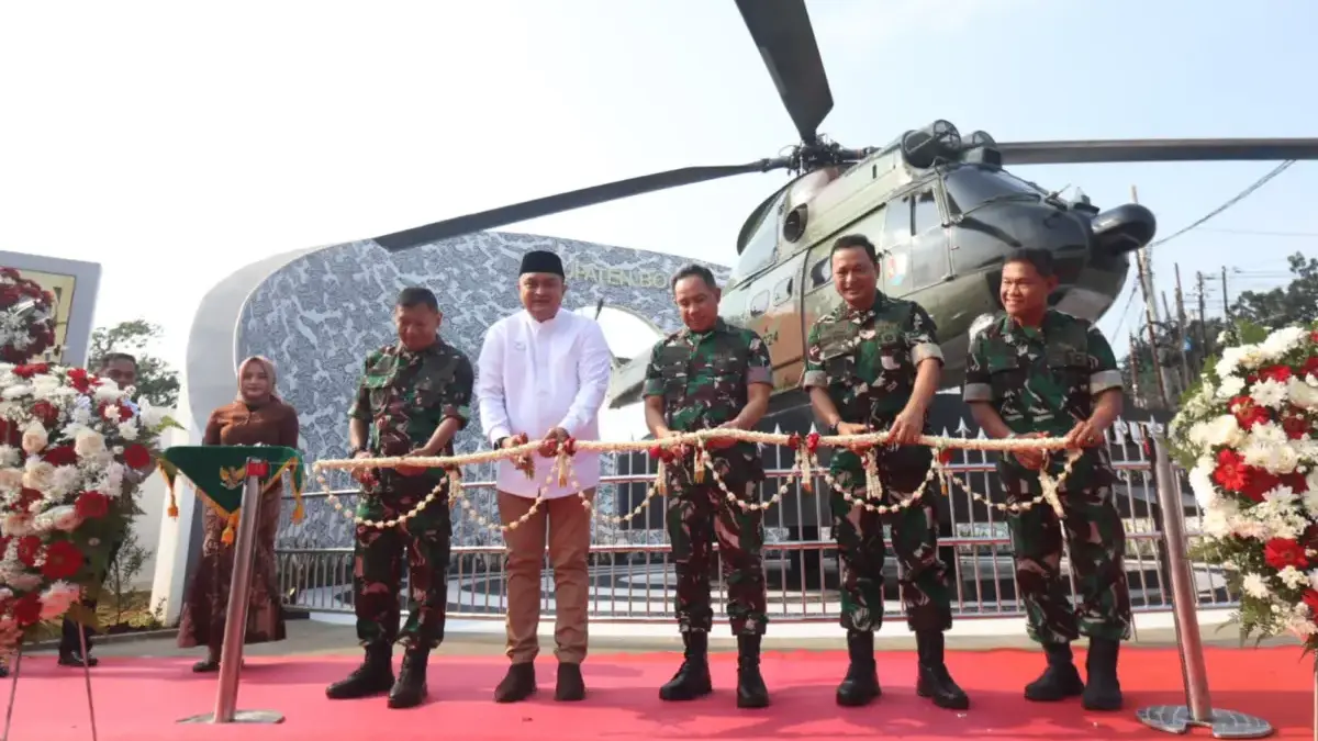 Panglima TNI Bersama Bupati Bogor Resmikan Tugu Helikopter SA 330 Puma di Simpang Sentul Panglima TNI Bersama Bupati Bogor Resmikan Tugu Helikopter SA 330 Puma di Simpang Sentul