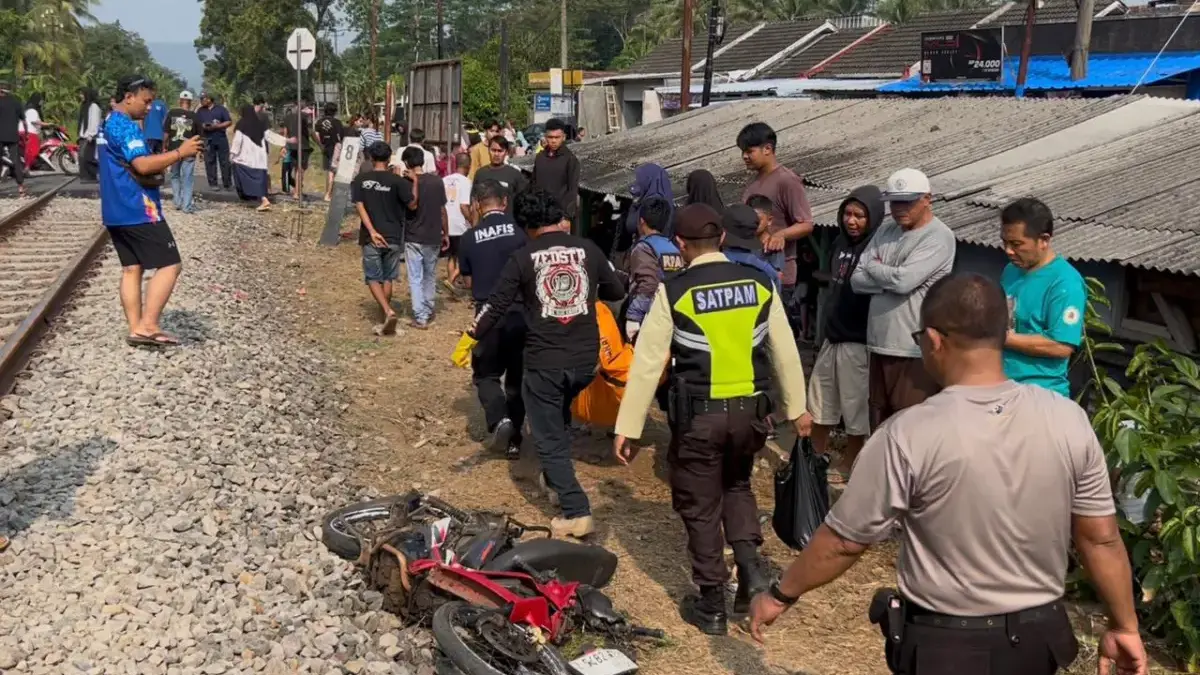 Miris! Tertemper Kereta di Perlintasan Tanpa Palang, Penjual Mainan Keliling Meninggal di Tempat