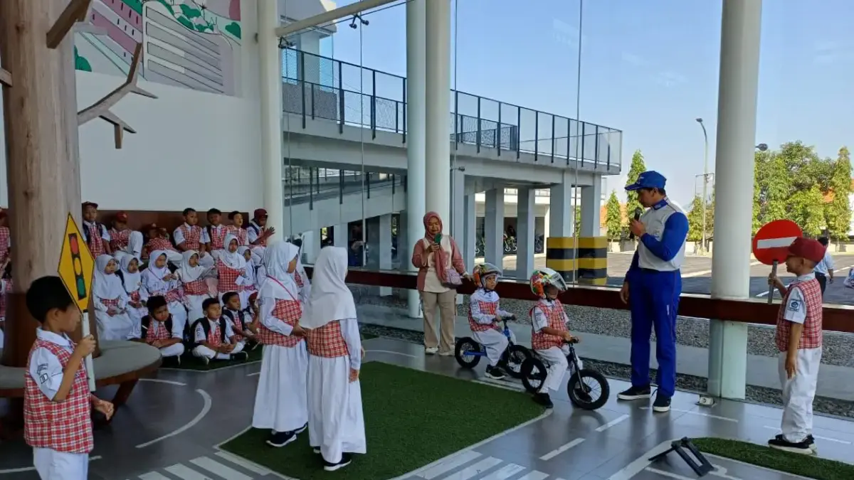 Kenali Rambu Lalu Lintas Sejak Usia Dini
