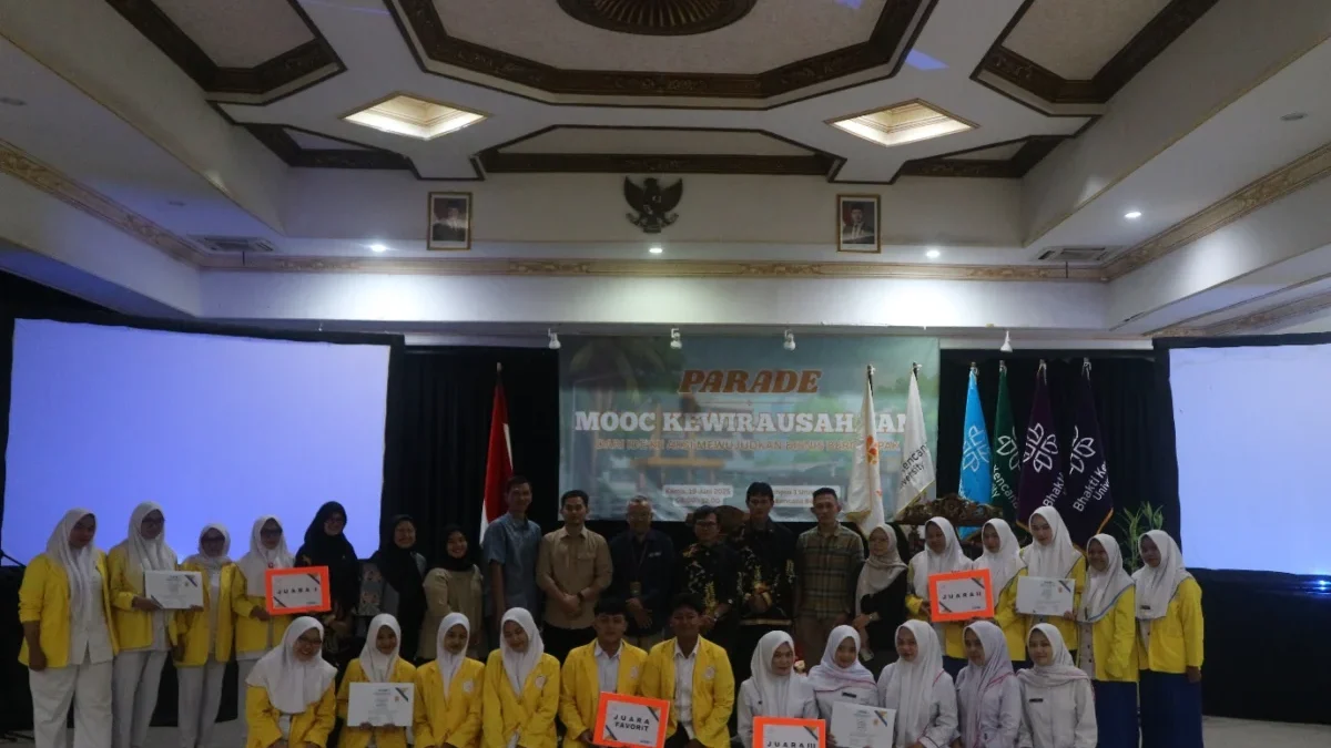 Universitas Bhakti Kencana Gelar Parade Bisnis MOOCs Kewirausahaan: Dari Kelas ke Lapangan, Mahasiswa Buktikan Potensi Usaha Universitas Bhakti Kencana Gelar Parade Bisnis MOOCs Kewirausahaan: Dari Kelas ke Lapangan, Mahasiswa Buktikan Potensi Usaha