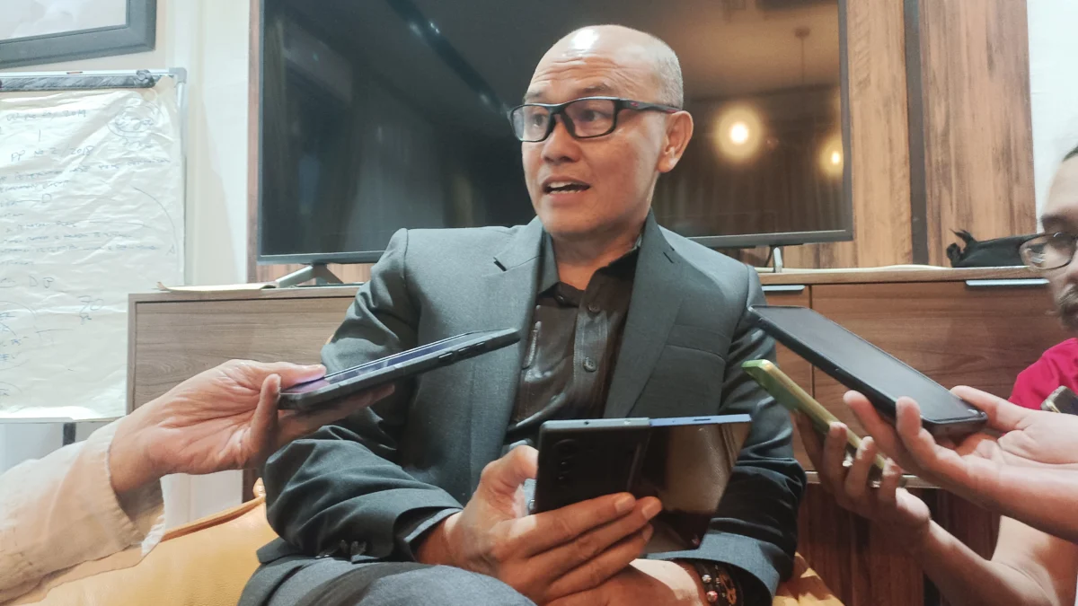 Wakil Ketua II DPRD Kota Bandung, Edwin Senjaya, dengan tegas mendesak PDAM Tirtawening segera menyelesaikan nasib 132 Pegawai yang gajinya belum dibayarkan sejak April 2025.