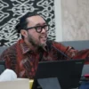 Wakil Ketua DPRD Jawa Barat, Ono Surono, menilai kebijakan penambahan rombongan belajar (rombel) di sekolah negeri berpotensi merugikan keberlangsungan sekolah swasta dan menuntut solusi cepat berbasis data.