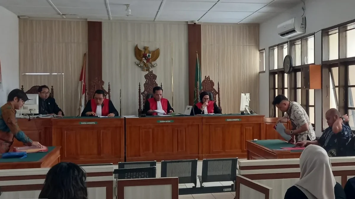 Sidang Praperadilan Direktur PT Kulit Kayu Ditunda, Polres Cimahi Berhalangan Hadir PN Bale Bandung Kelas 1A gelar sidang Praperadilan atas penetapan tersangka Direktur PT Kulit Kayu Indonesia oleh Polres Cimahi.