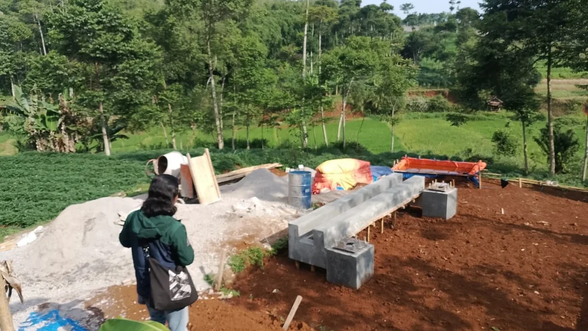 Proyek BTS atau menara Base Transceiver Station (BTS) Desa Mekarbakti, Kecamatan Pamulihan, Kabupaten Sumedang menuai sorotan tajam