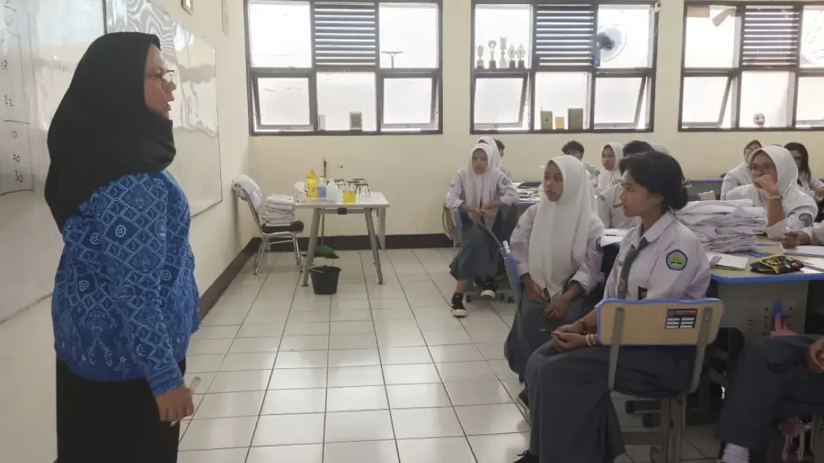 Gemilang! SMA Pasundan 2 Cimahi Capai Target Siswa Baru, Prestasi dan Fasilitas Jadi Magnet ANTUSIAS: Proses belajar mengajar SMA Pasundan 2 Cimahi di hari pertama masuk sekolah tahun ajaran baru pada Senin, 21 Juli 2025. (FOR JABAR EKSPRES)