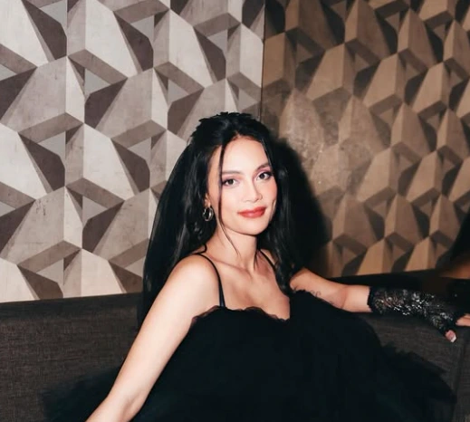 Viral! Erika Carlina Hamil 9 Bulan, Ini Fakta Mengejutkan soal Calon Suaminya