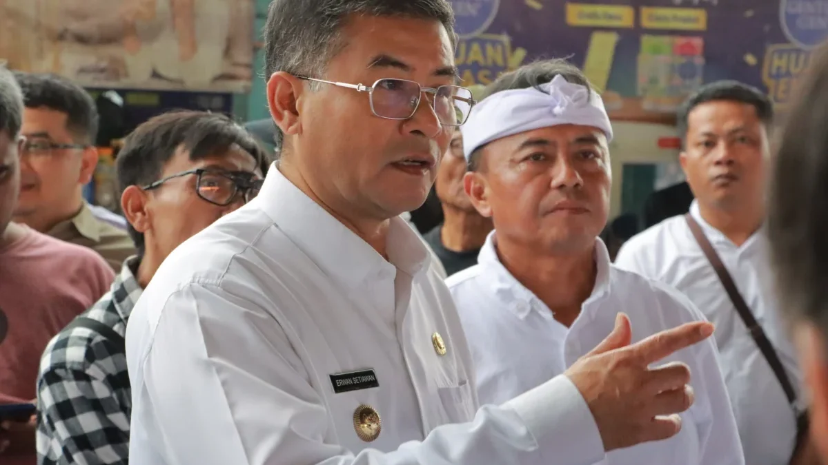 Sekda Jabar jadi Korban Gaya Kepemimpinan KDM Sindiran keras Wagub Jawa Barat Erwan Setiawan kepada Sekda Jabar merupakan peringatan untuk gaya kepemimpinan Gubernur Dedi Mulyadi.