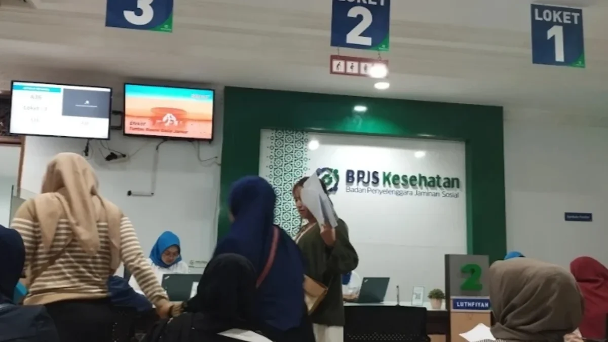 Sejumlah Warga Saat Mengantre di BPJS Kota Cimahi (Istimewa)