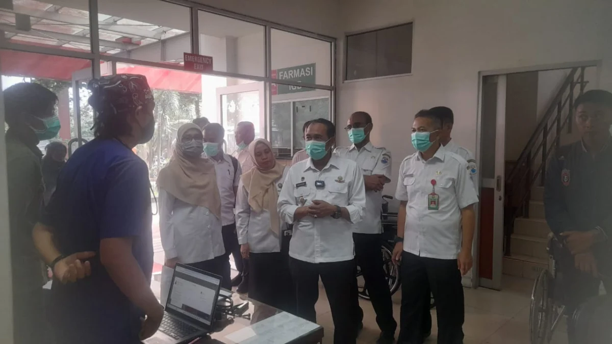 Kunjungan Wali Kota Cimahi, Ngatiyana ke RSUD Cibabat (monk)