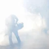 Ilustrasi: Petugas melakukan fogging di rumah warga beberapa waktu lalu. Foto: Dimas Rachmatsyah / Jabar Ekspres