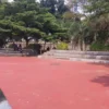 Sejumlah pengunjung saat sedang bersantai di taman Cibinong Setu Plaza, Kabupaten Bogor. Foto: Regi