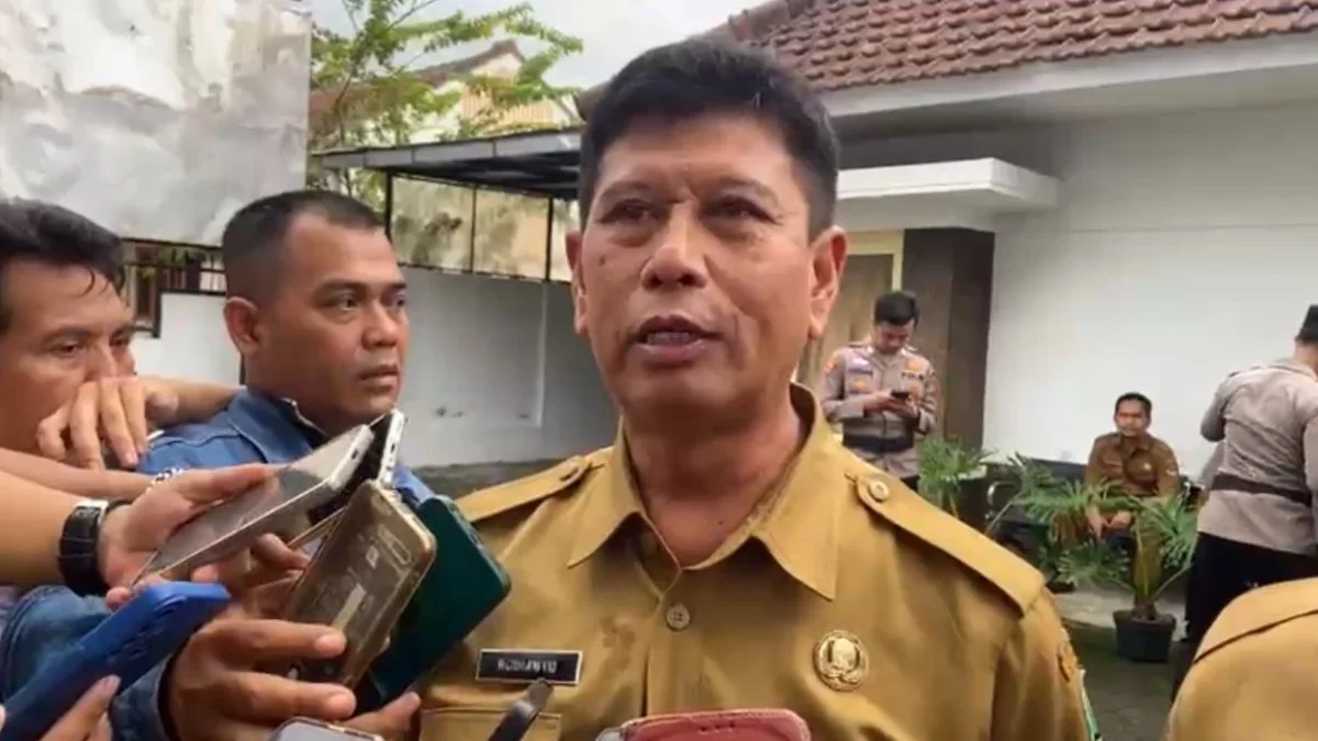 Rudianto, salah satu pejabat di KCD Pendidikan wilayah Xlll Ciamis saat diwawancara awak media belum lama ini. (Cecep Herdi/Jabar Ekspres)