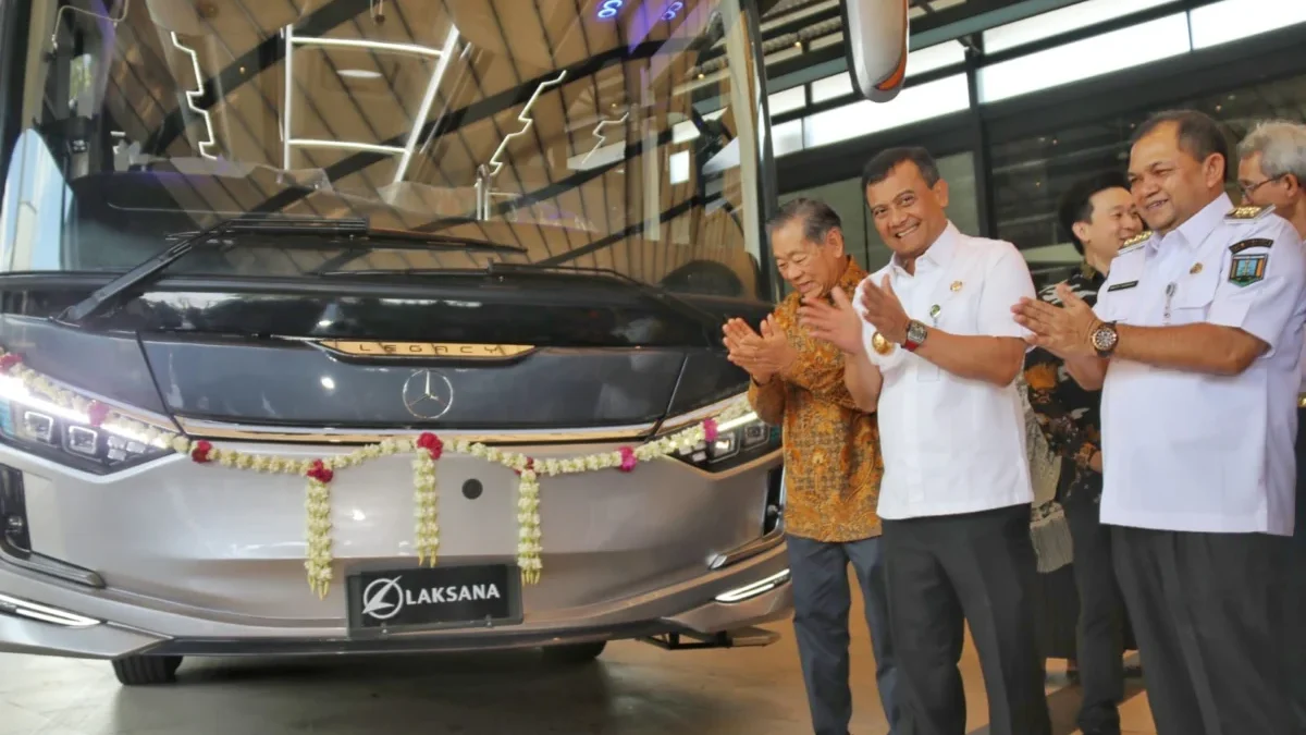 Bus Buatan Semarang Melaju ke Sri Lanka, Gubernur Jateng Resmikan Ekspor Perdana Gubernur Jawa Tengah, Ahmad Luthfi melepas ekspor bus perdana d