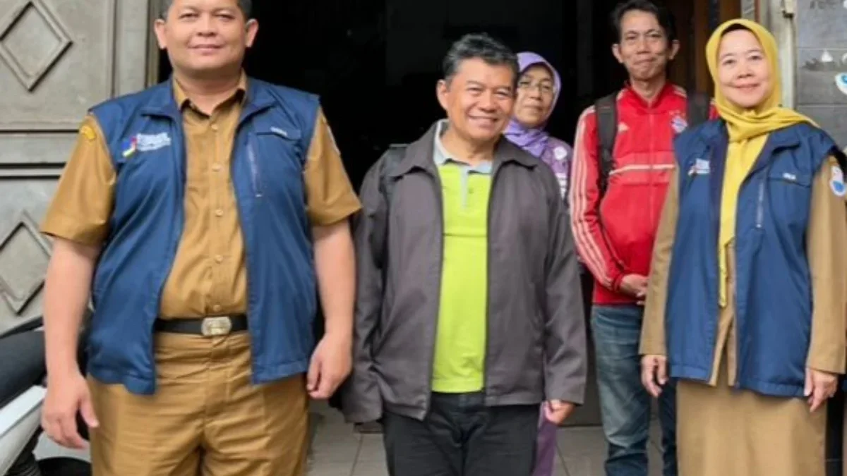 Disdagkoperin Cimahi Tegaskan Kenaikan Harga Gas Bukan Mendadak, Ini Alasannya! Kepala Bidang Perdagangan Disdagkoperin Cimahi (Paling Kiri) saat Meninjau Sejumlah Pangkalan Gas LPG di Cimahi (Mong)
