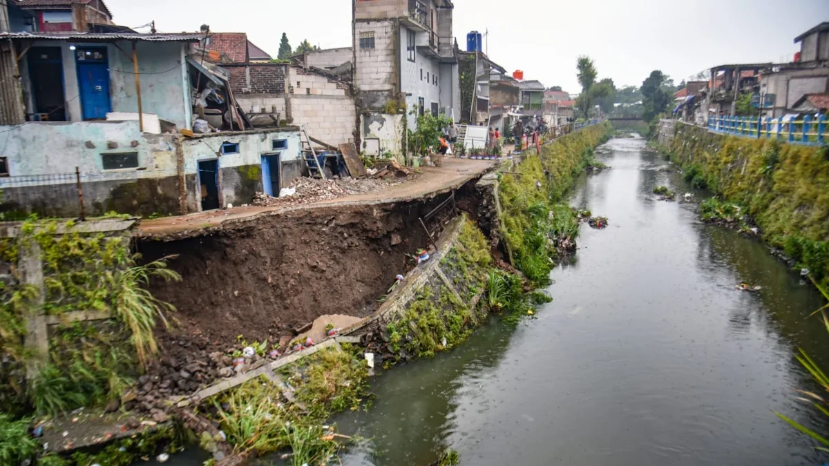 Degradasi Lahan di Wilayah Hulu Jadi Sinyal Penting Bagi Kota Bandung Terkait Ancaman Bencana Ilustrasi: Degradasi lahan di wilayah Kota Bandung. Foto: Dimas Rachmatsyah / Jabar Ekspres