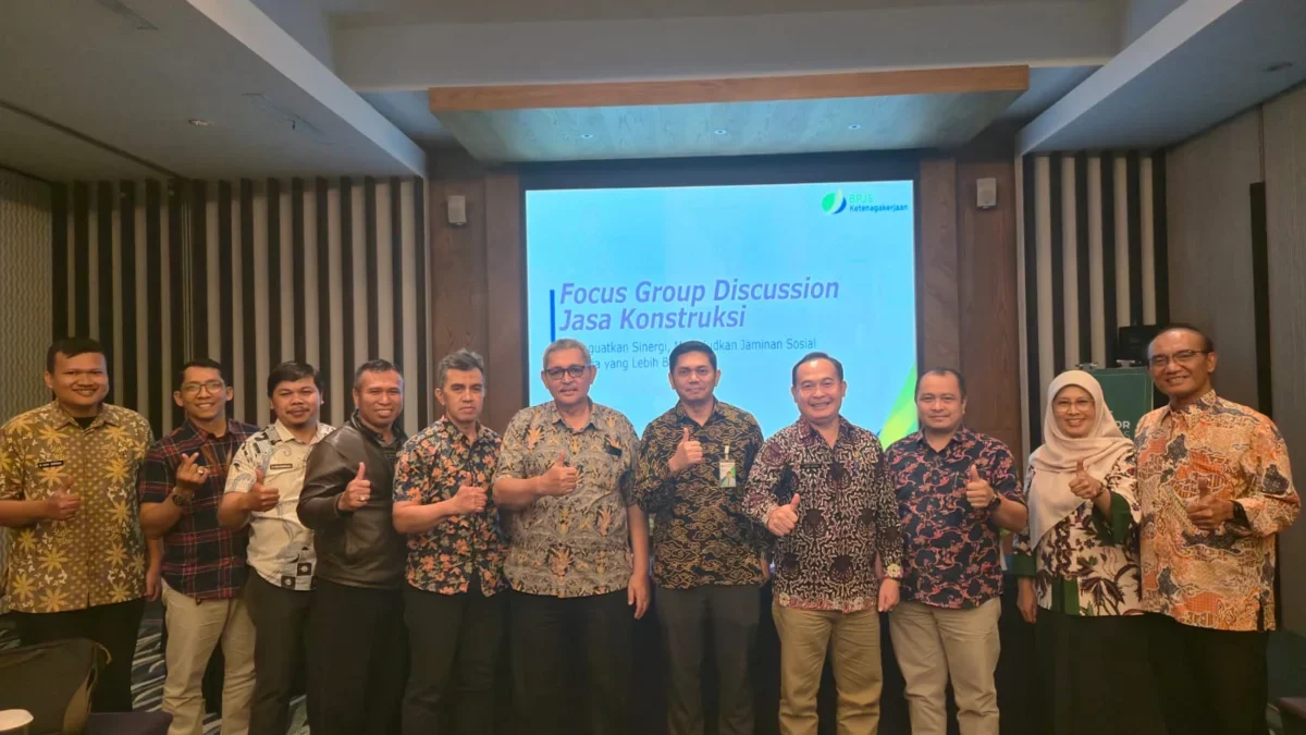 Dinas Tenaga Kerja (Disnaker) bersama BPJS Ketenagakerjaan. (foto/Mong)